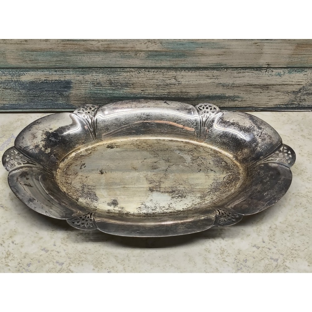 Vintage WM Rogers #419 Silver Plated Bread Tray with Lace Pattern Detail‎